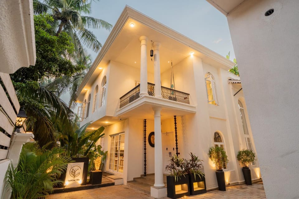 Property building, Facade/entrance, Day