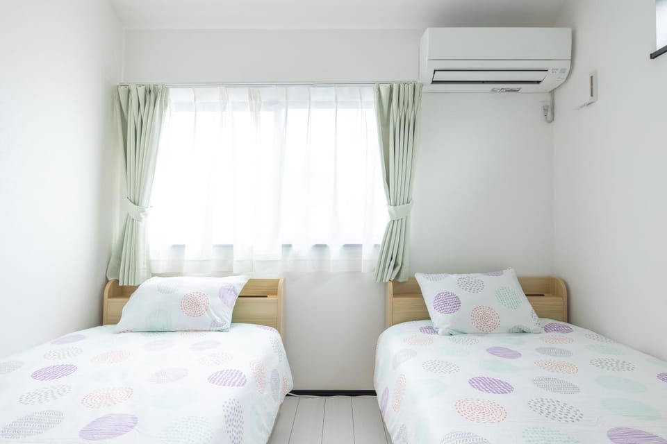 Bed, Bedroom, internet, air conditioner