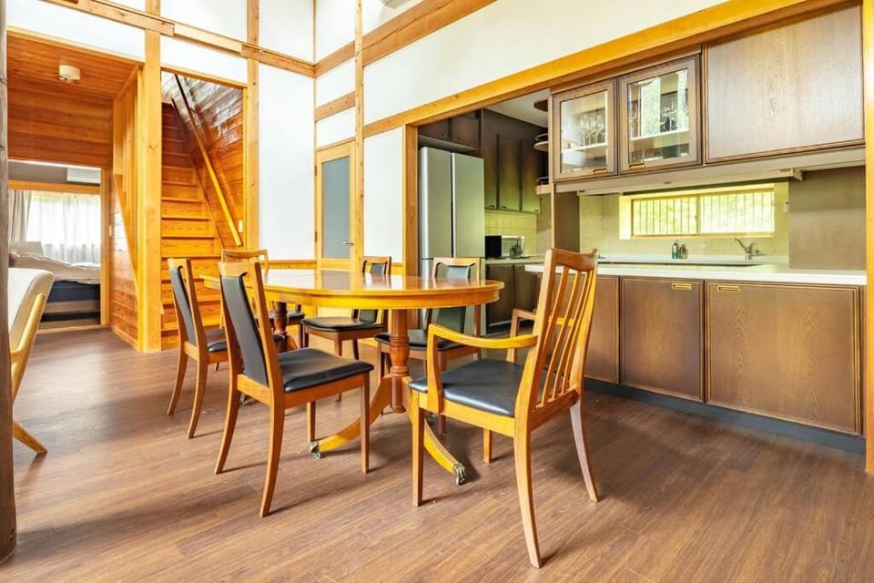 那須プレミアムハウス 高級感あふれる内装 カラオケ 卓球 薪ストーブ House in Japan