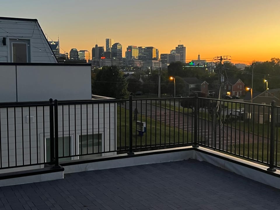 View (from property/room), Balcony/Terrace, City view, Sunrise