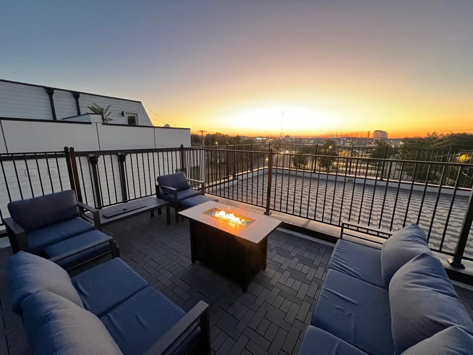 Patio, View (from property/room), Balcony/Terrace, Seating area, Sunrise
