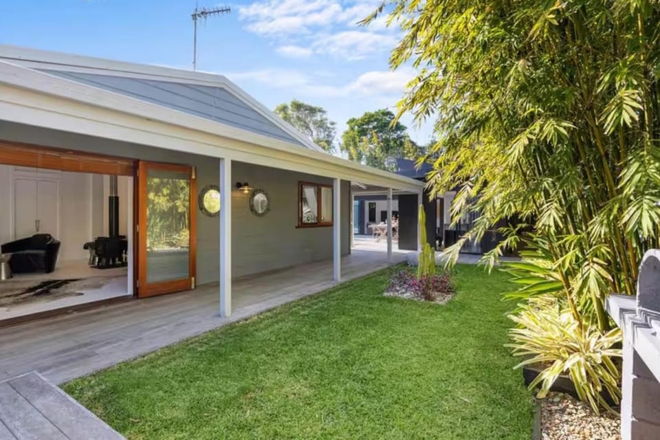 Property building, Spring, Day, Garden view