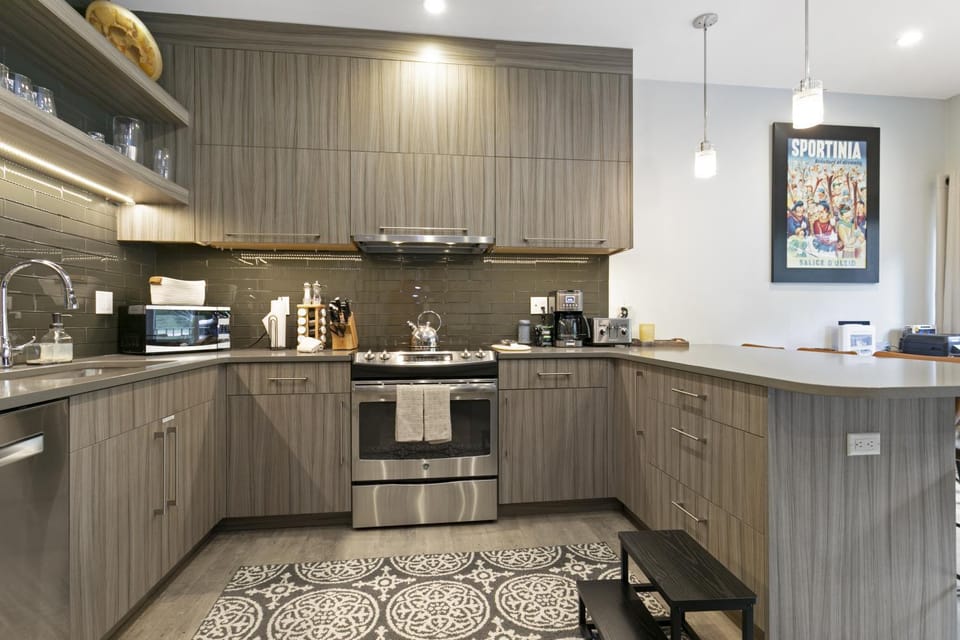 Kitchen or kitchenette