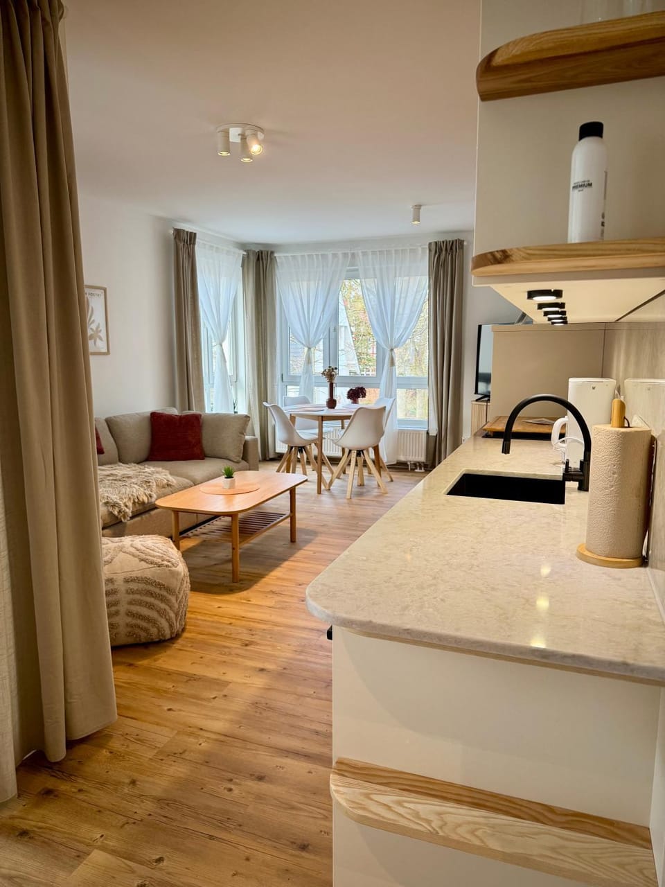 Kitchen or kitchenette, Living room, Photo of the whole room, Seating area, Dining area