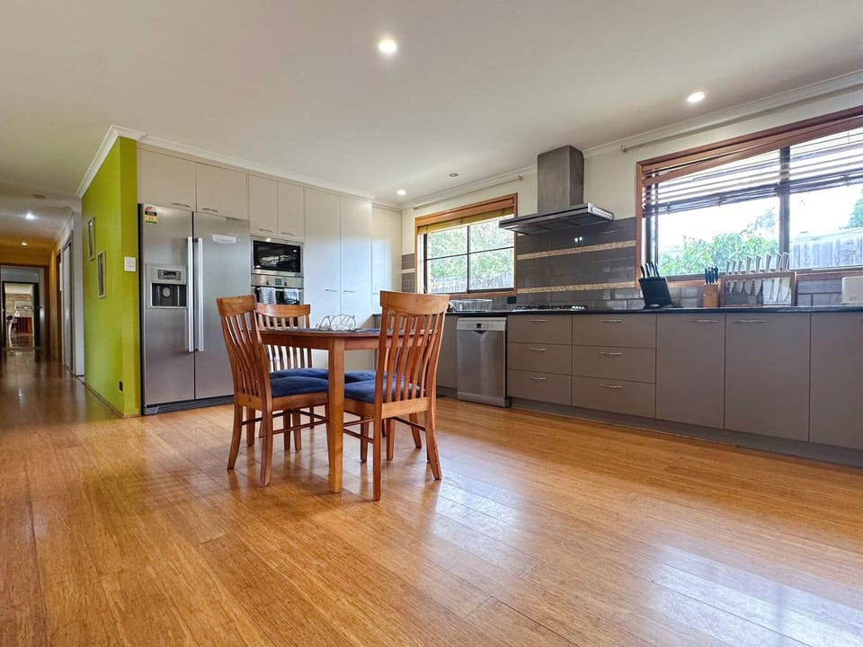 Seven Mile Beach House - 5 minutes to the Airport House in Tasmania