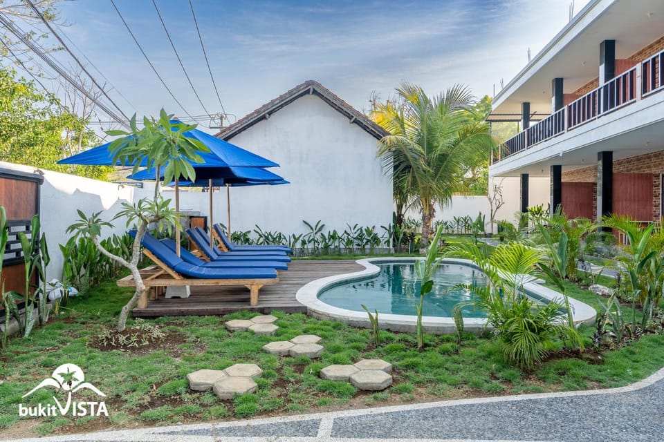 Swimming pool, sunbed