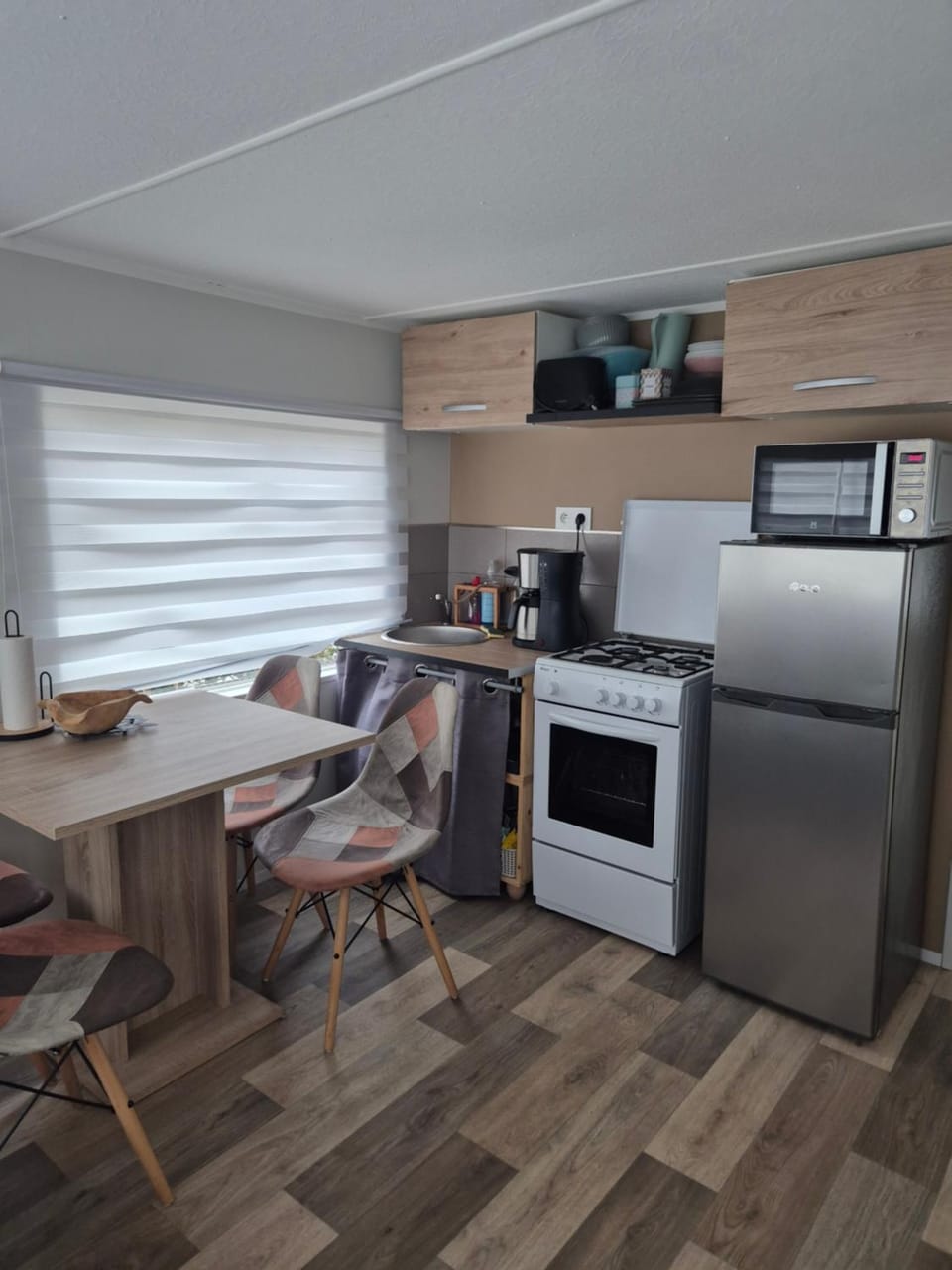 Coffee/tea facilities, Dining area, oven, pet friendly, stove, toaster