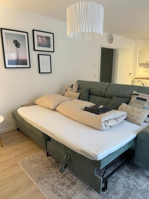 Bed, Living room