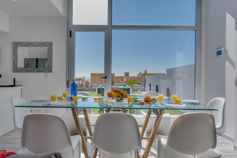 Food and drinks, Dining area, Food