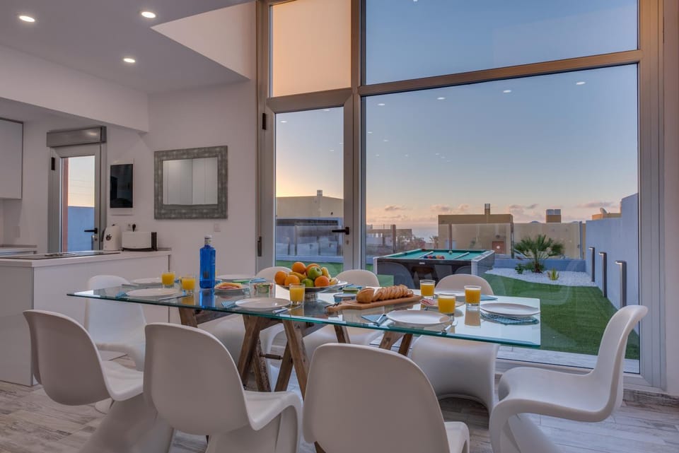 Dining area, Food