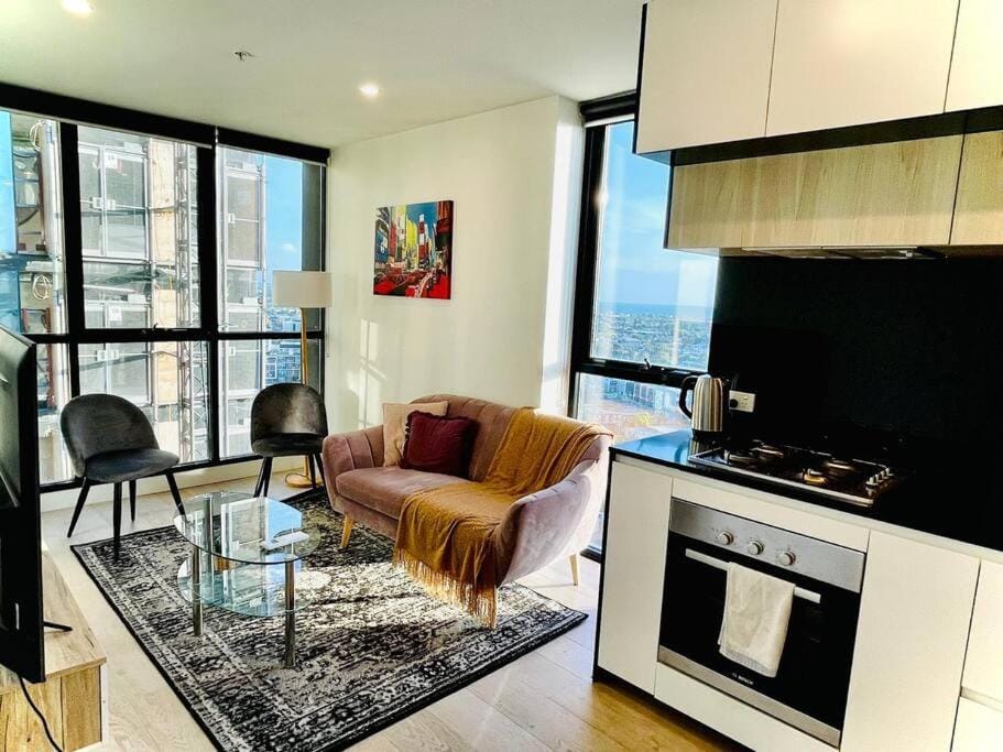 Stunning Stay Steps away from Crown with Free Parking Apartment in Southbank