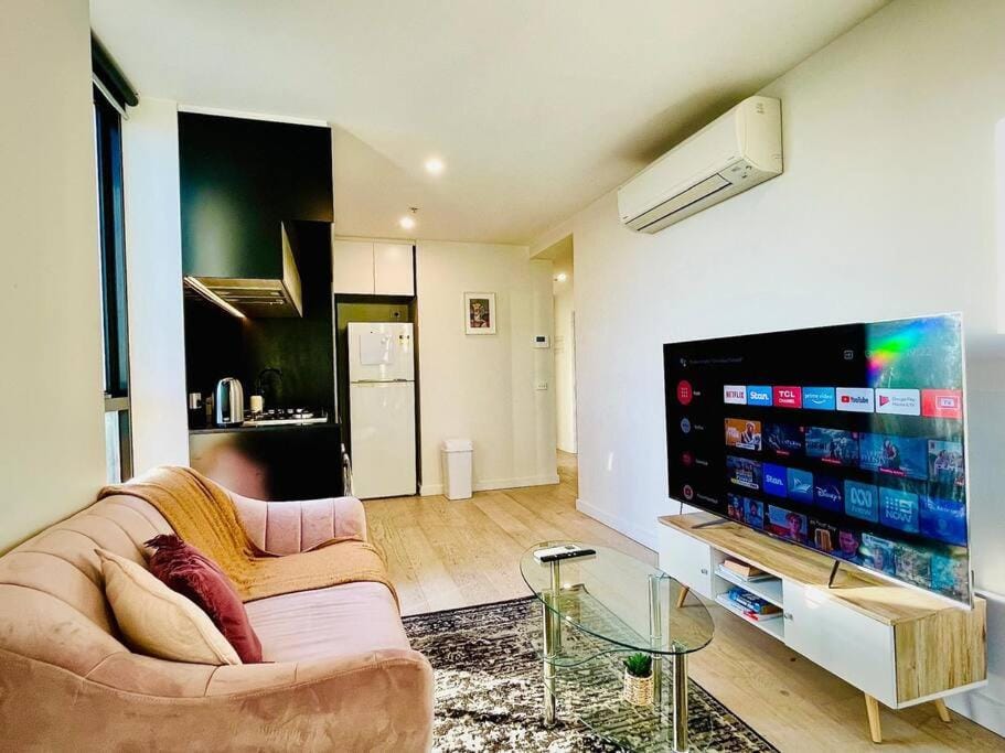 Stunning Stay Steps away from Crown with Free Parking Apartment in Southbank