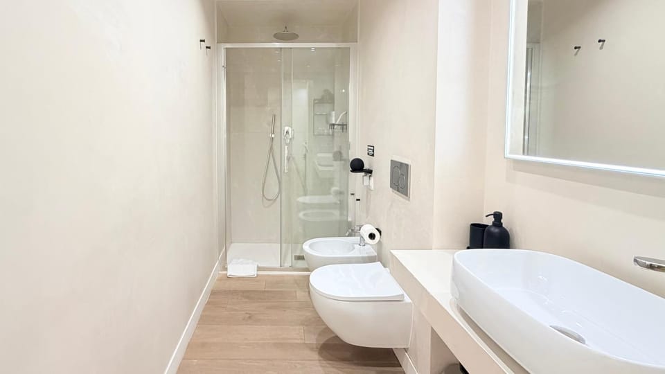 Shower, Toilet, Bathroom, bidet, towels