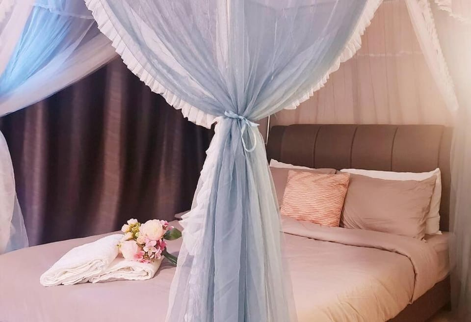 New! Romantic Cozy Suite w Bathtub near Midvalley Apartment in Johor Bahru