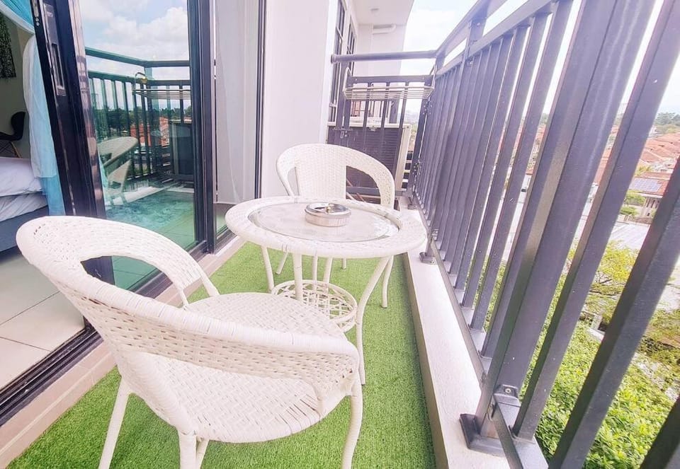 New! Romantic Cozy Suite w Bathtub near Midvalley Apartment in Johor Bahru