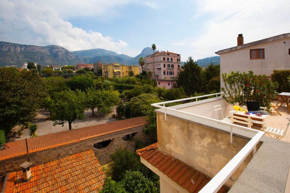 Property building, Facade/entrance, Off site