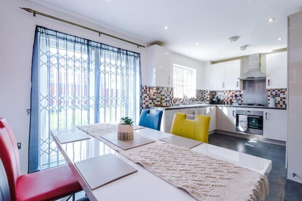 Kitchen or kitchenette, Photo of the whole room, Dining area