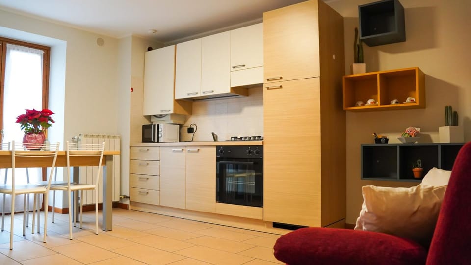 Kitchen or kitchenette, Living room