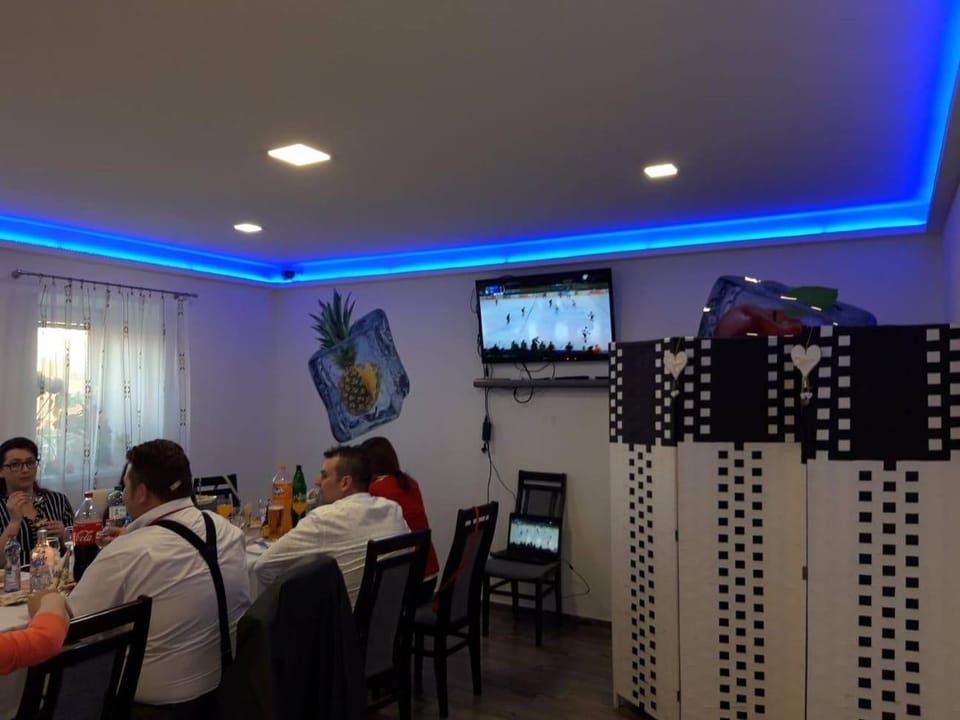 Restaurant/places to eat, Communal lounge/ TV room, TV and multimedia, Banquet/Function facilities, Evening entertainment, group of guests