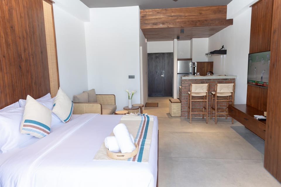 Bed, Seating area, Bedroom