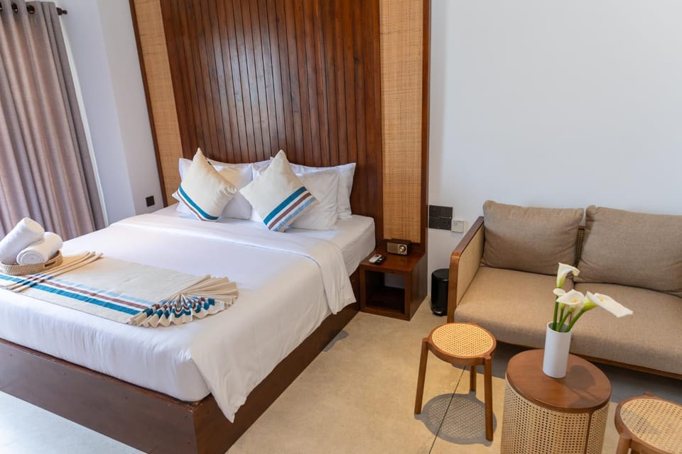 Bed, Seating area