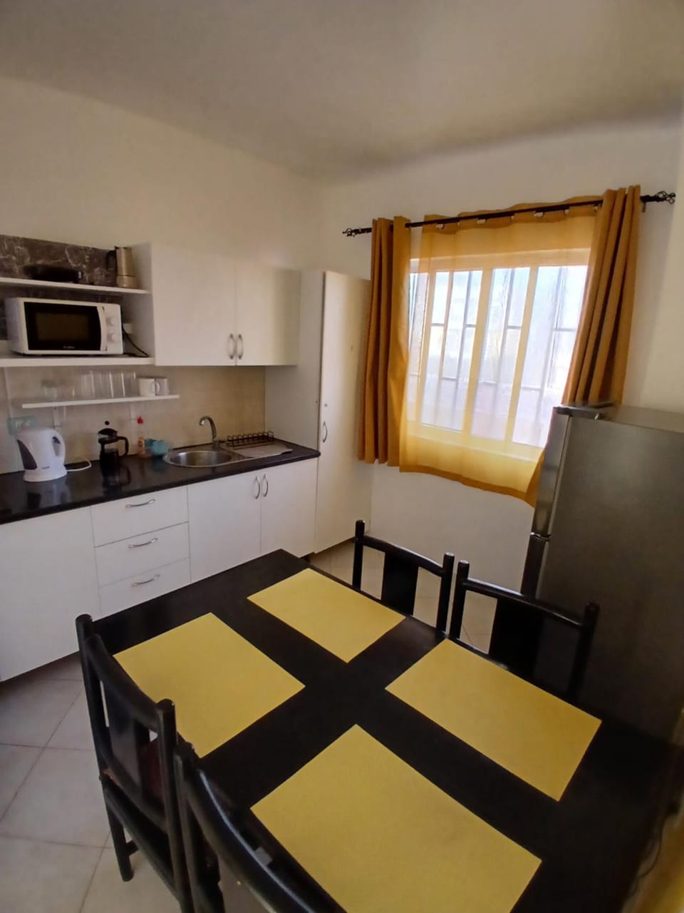 Kitchen or kitchenette, Dining area, stove