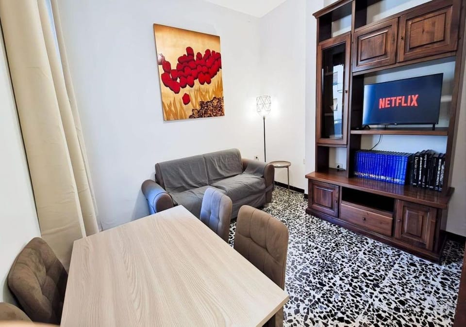 Communal lounge/ TV room, Bed, TV and multimedia, Living room, Photo of the whole room, Seating area, Evening entertainment, Bedroom, Meeting/conference room