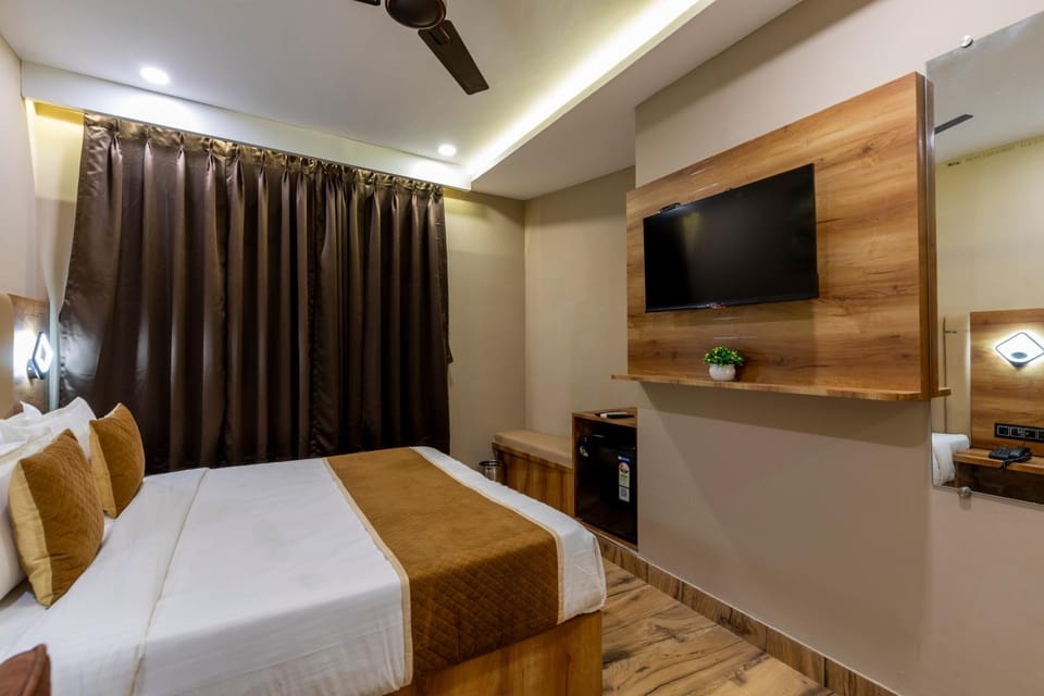 Communal lounge/ TV room, Bed, TV and multimedia, Kitchen or kitchenette, Photo of the whole room, Evening entertainment, Bedroom, hair dresser