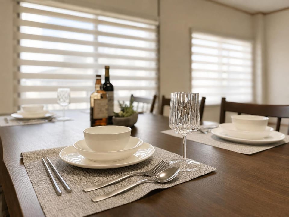 Living room, Food and drinks, Seating area, Dining area, Food