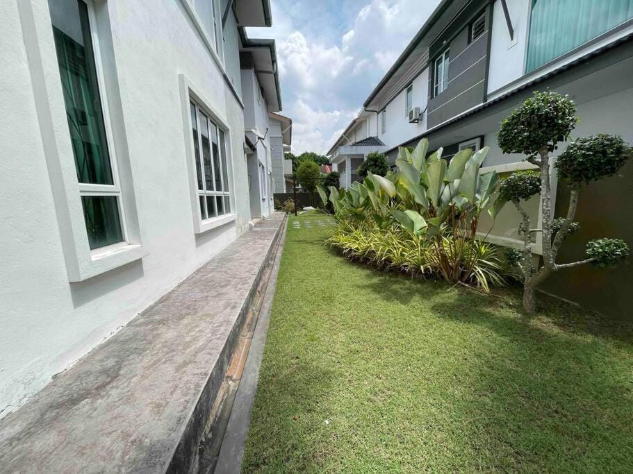 Bungalow in exclusive area House in Penang