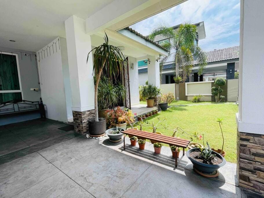 Bungalow in exclusive area House in Penang