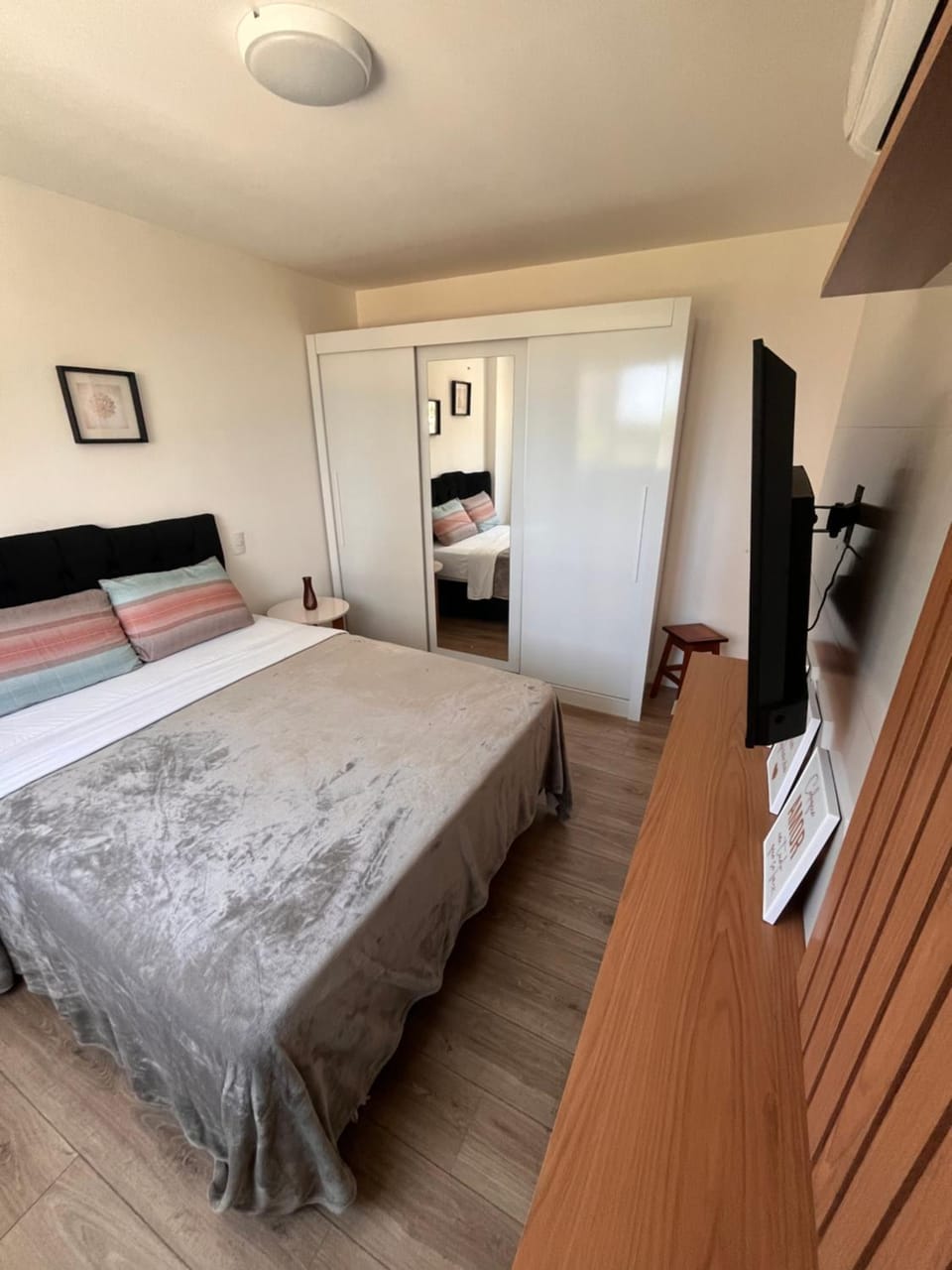 Bed, TV and multimedia, Photo of the whole room, Bedroom, wardrobe