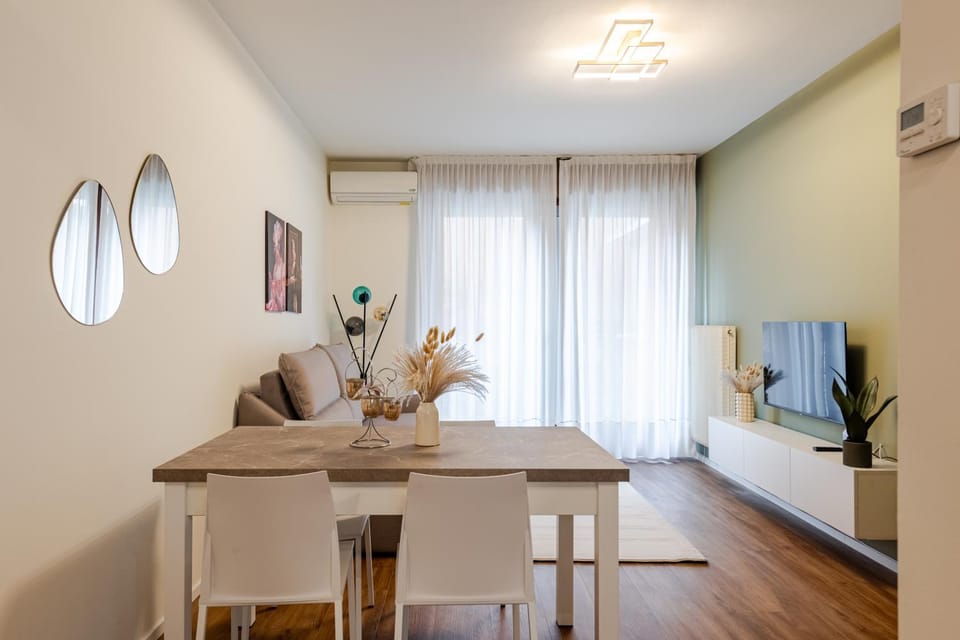 Living room, Seating area, Dining area, air conditioner