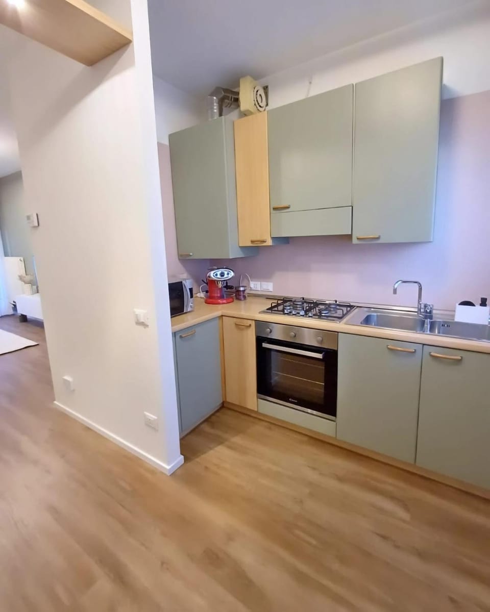 Coffee/tea facilities, Kitchen or kitchenette, microwave, oven