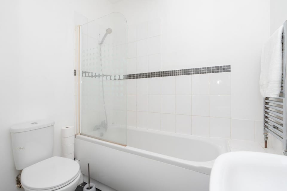 Shower, Toilet, Bathroom, Bath