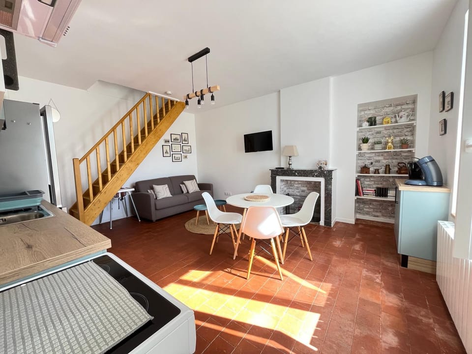 Living room, kitchen