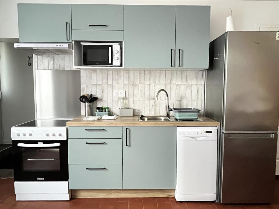 Kitchen or kitchenette, stove, kitchen