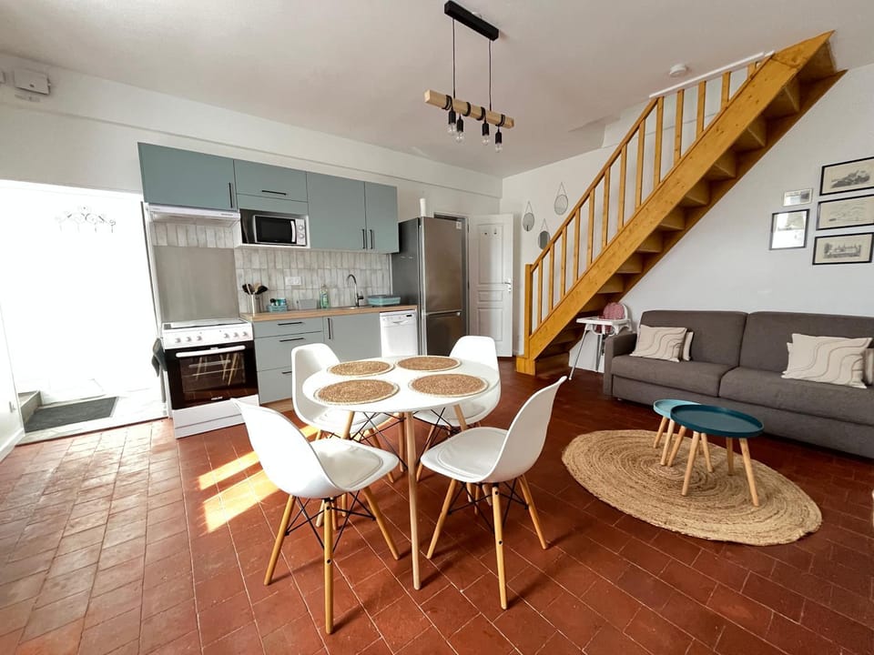Living room, Communal kitchen