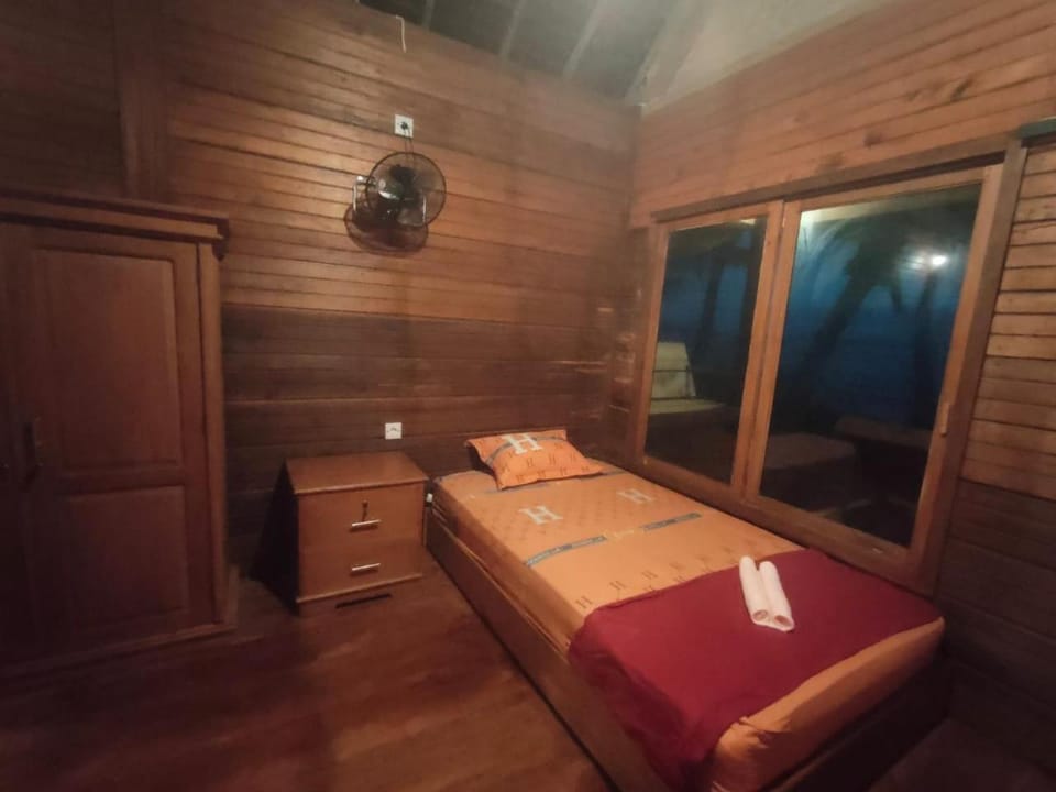 Bed, Photo of the whole room, wardrobe