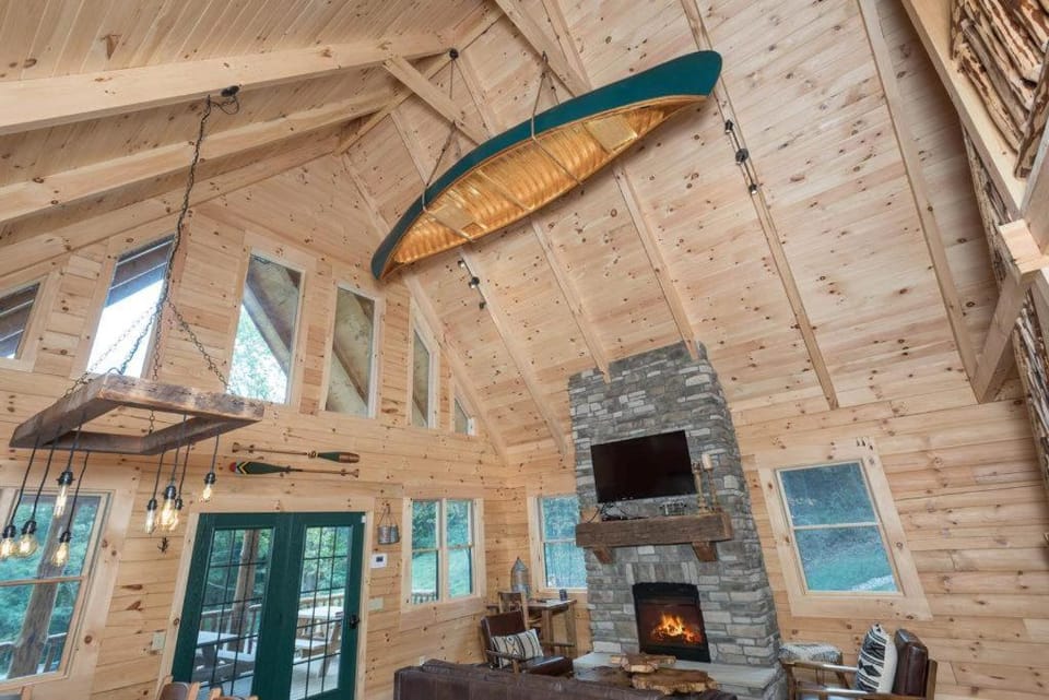 Stone Lake Lodge - Lakeside Cabin - Stocked Pond Cabin in Ohio