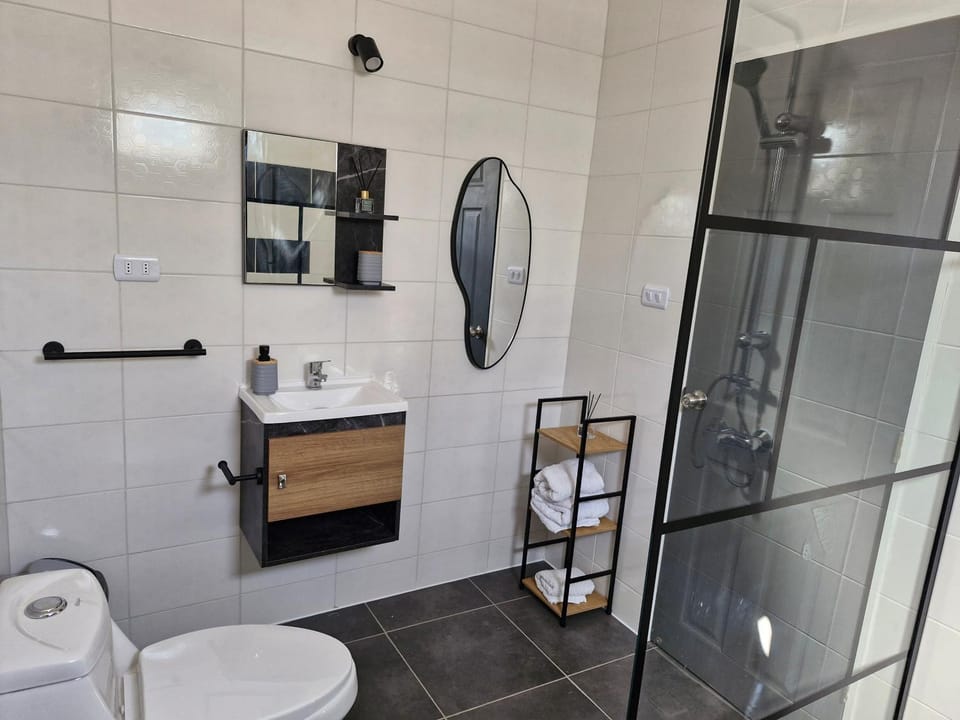 Shower, Bathroom, bidet, towels