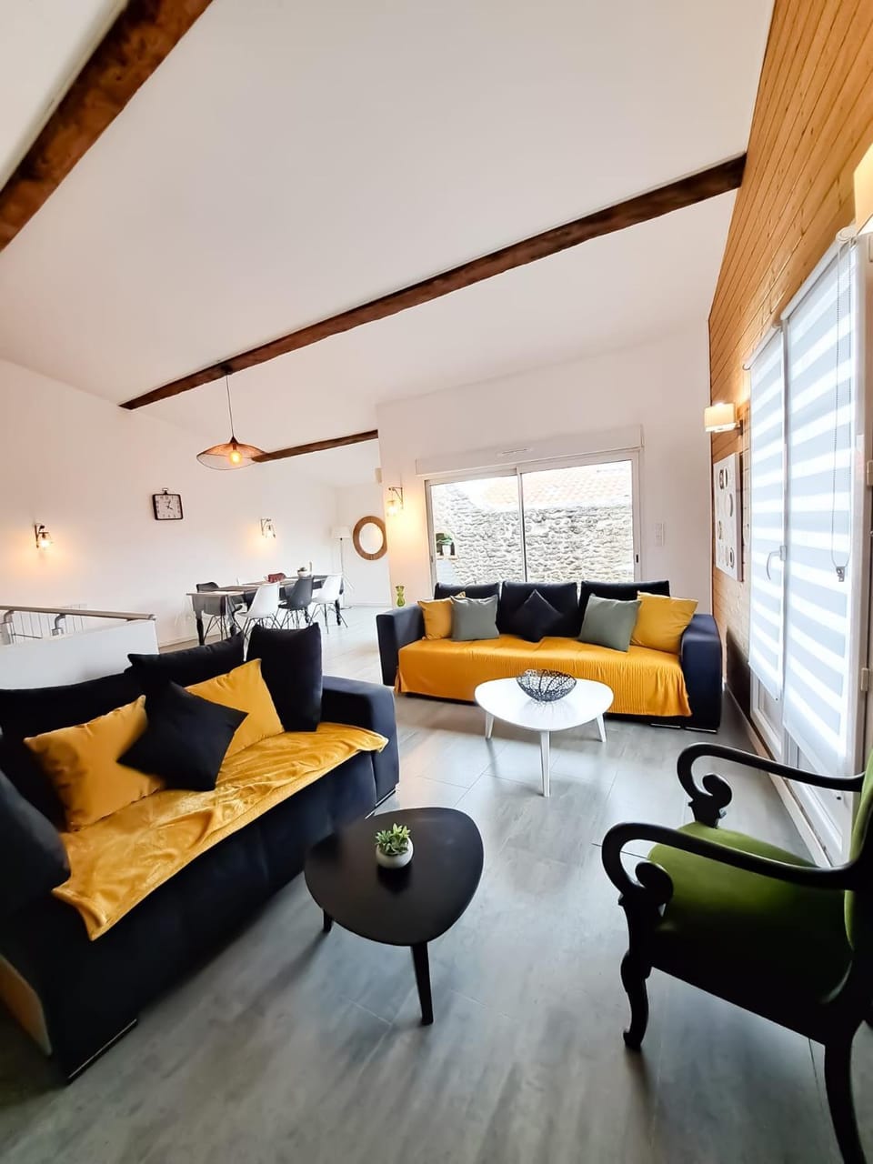TV and multimedia, Living room, Business facilities, Seating area