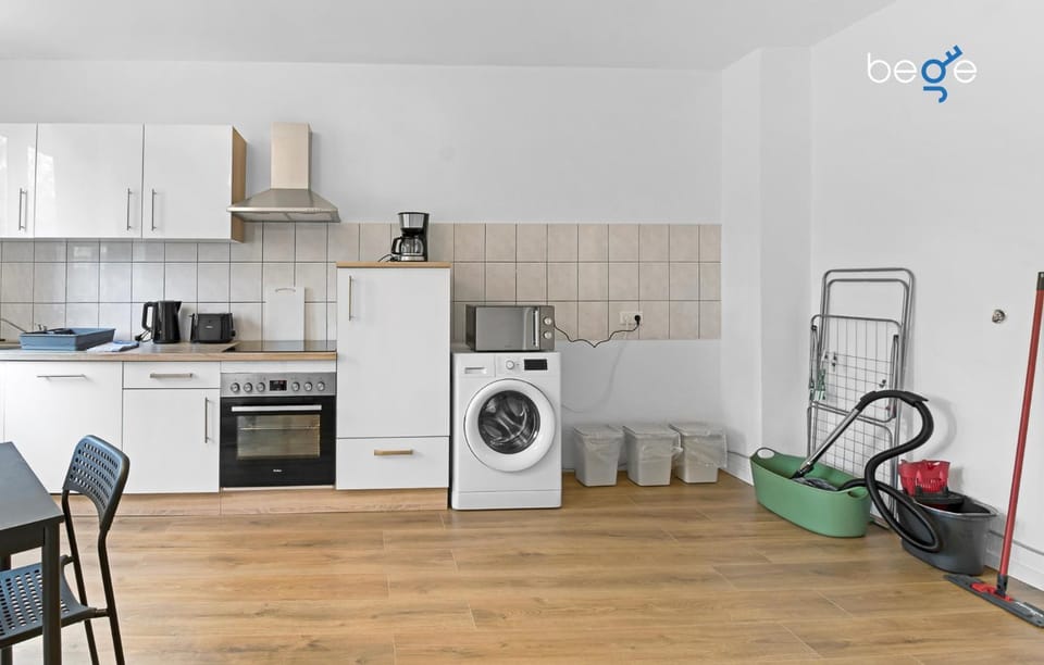 Kitchen or kitchenette, oven