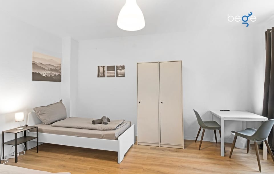 Bed, Photo of the whole room, Seating area, Dining area, Bedroom, wardrobe