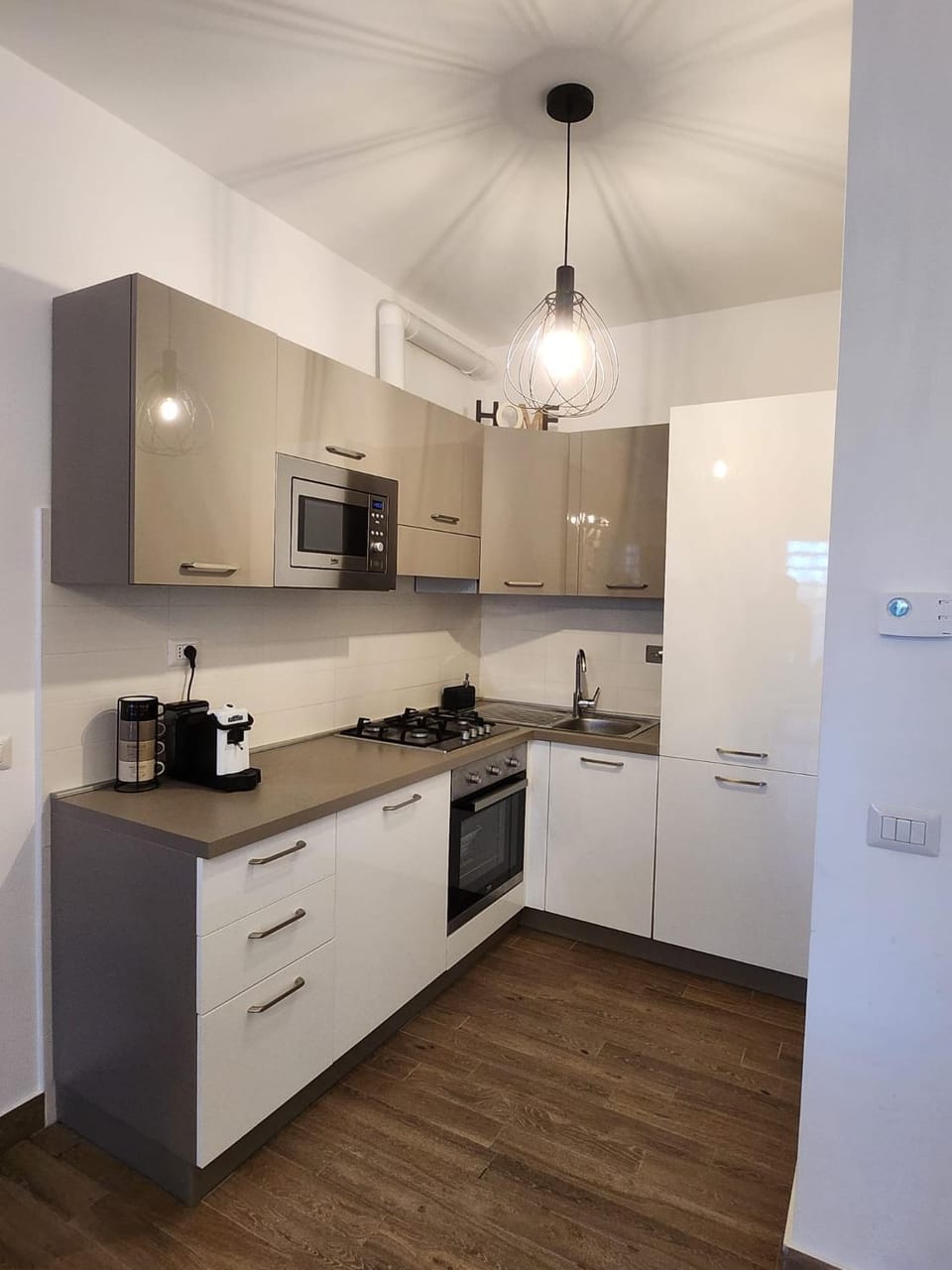 Coffee/tea facilities, Kitchen or kitchenette, dishwasher, oven, stove