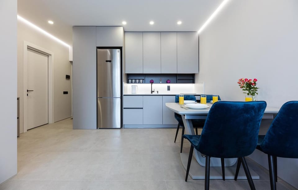 Kitchen or kitchenette, Living room, Seating area, Dining area, oven, stove
