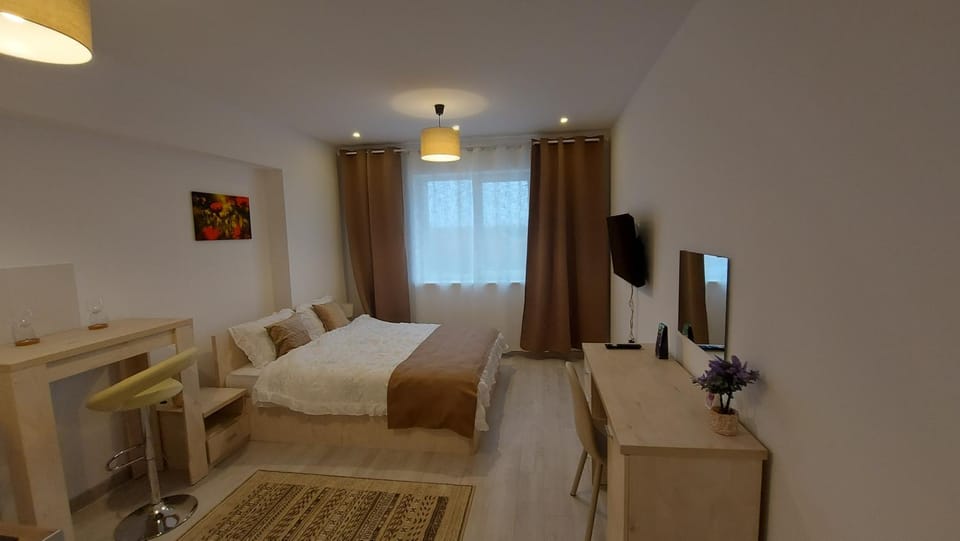 TV and multimedia, Photo of the whole room, Bedroom