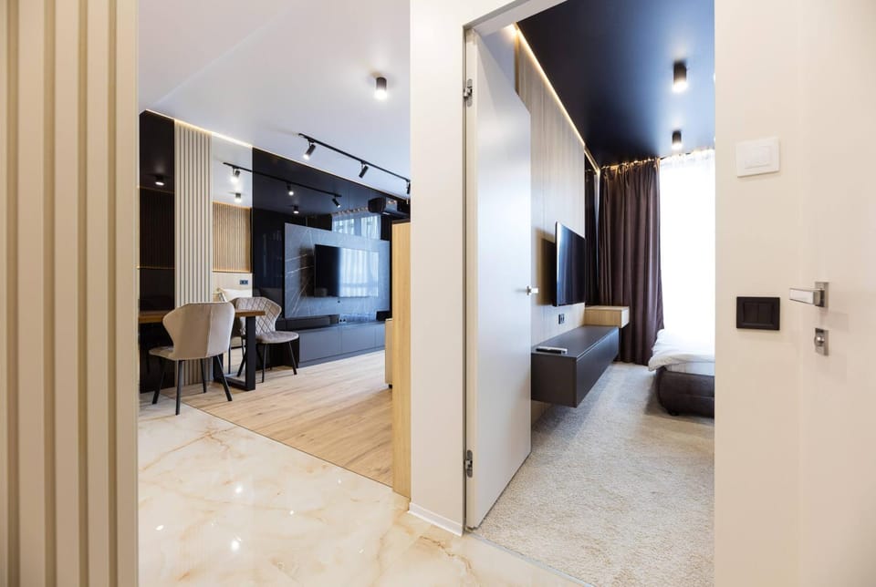 Bed, TV and multimedia, Living room, Photo of the whole room, Seating area, Bedroom