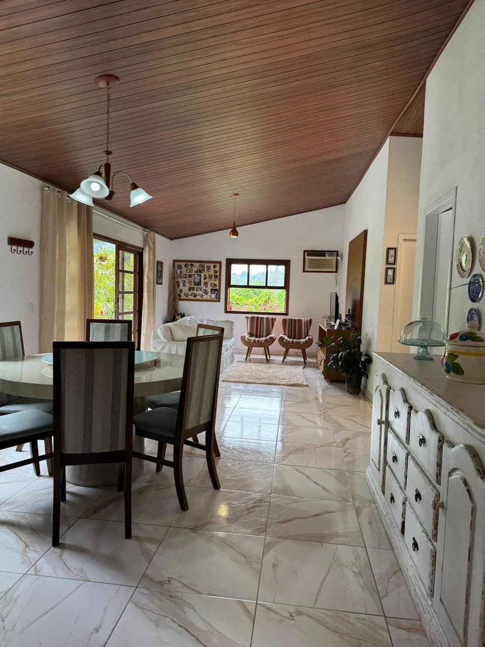 Living room, Seating area, Dining area