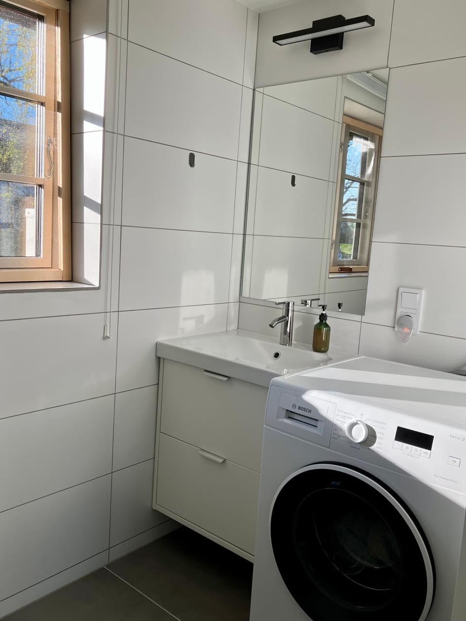 Bathroom, washing machine